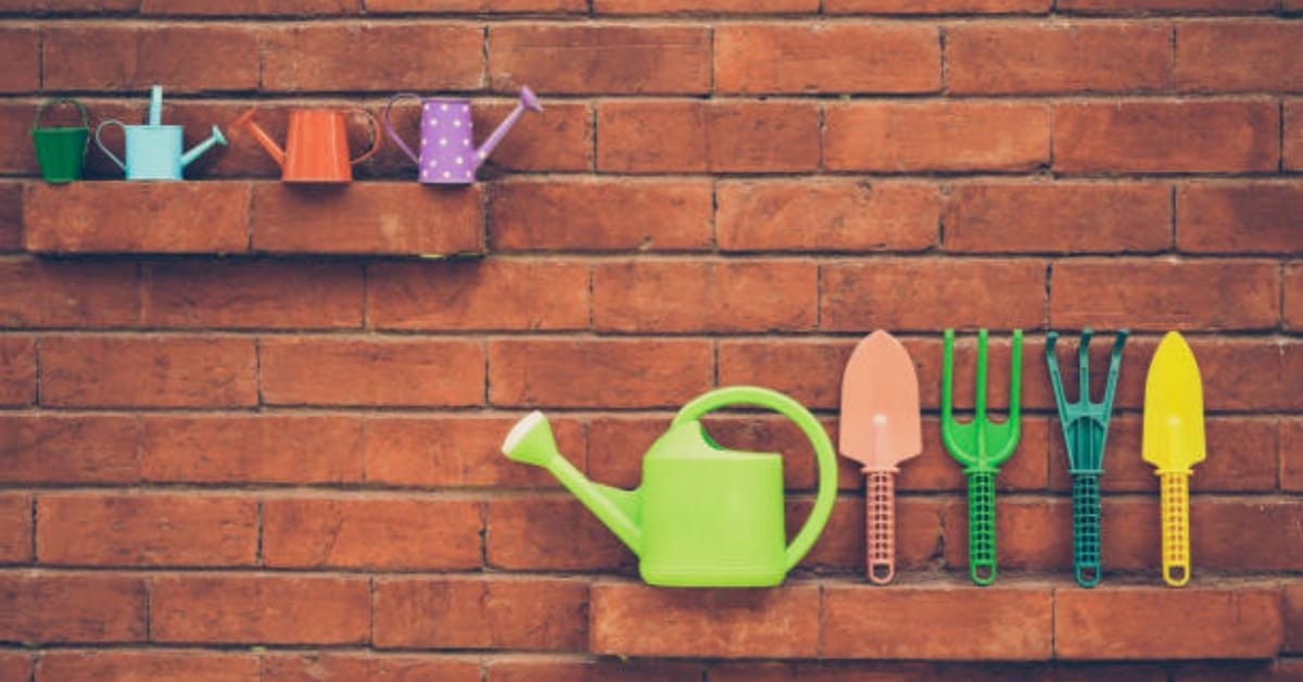 What Can you Hang On a Wall: A Comprehensive Guide to Adorning Your Vertical Spaces