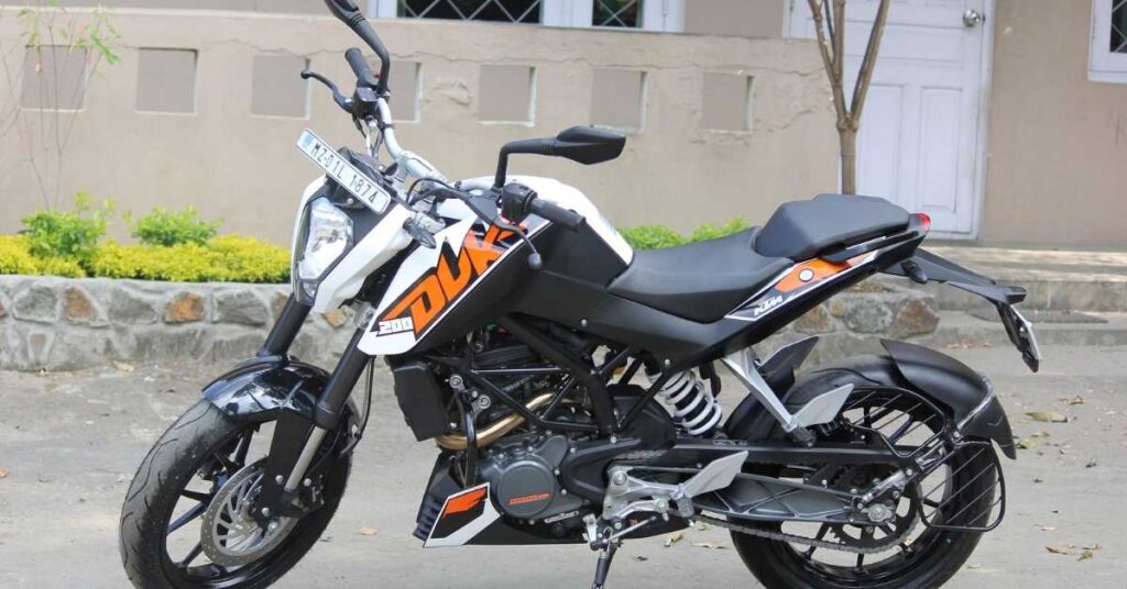 KTM Duke 390 2025 कीमत में बदलाव? GST के बाद क्या रही कीमत?