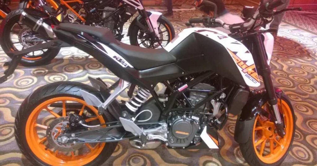KTM Duke 390 2025 कीमत में बदलाव? GST के बाद क्या रही कीमत?