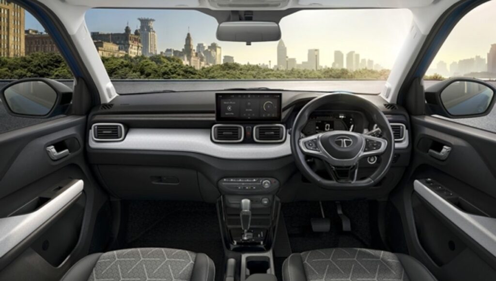 Tata Punch पर मिला 1 लाख का GST फायदा! नई ऑन-रोड कीमत, CNG–Petrol रेट और EMI का पूरा अपडेट (2025)